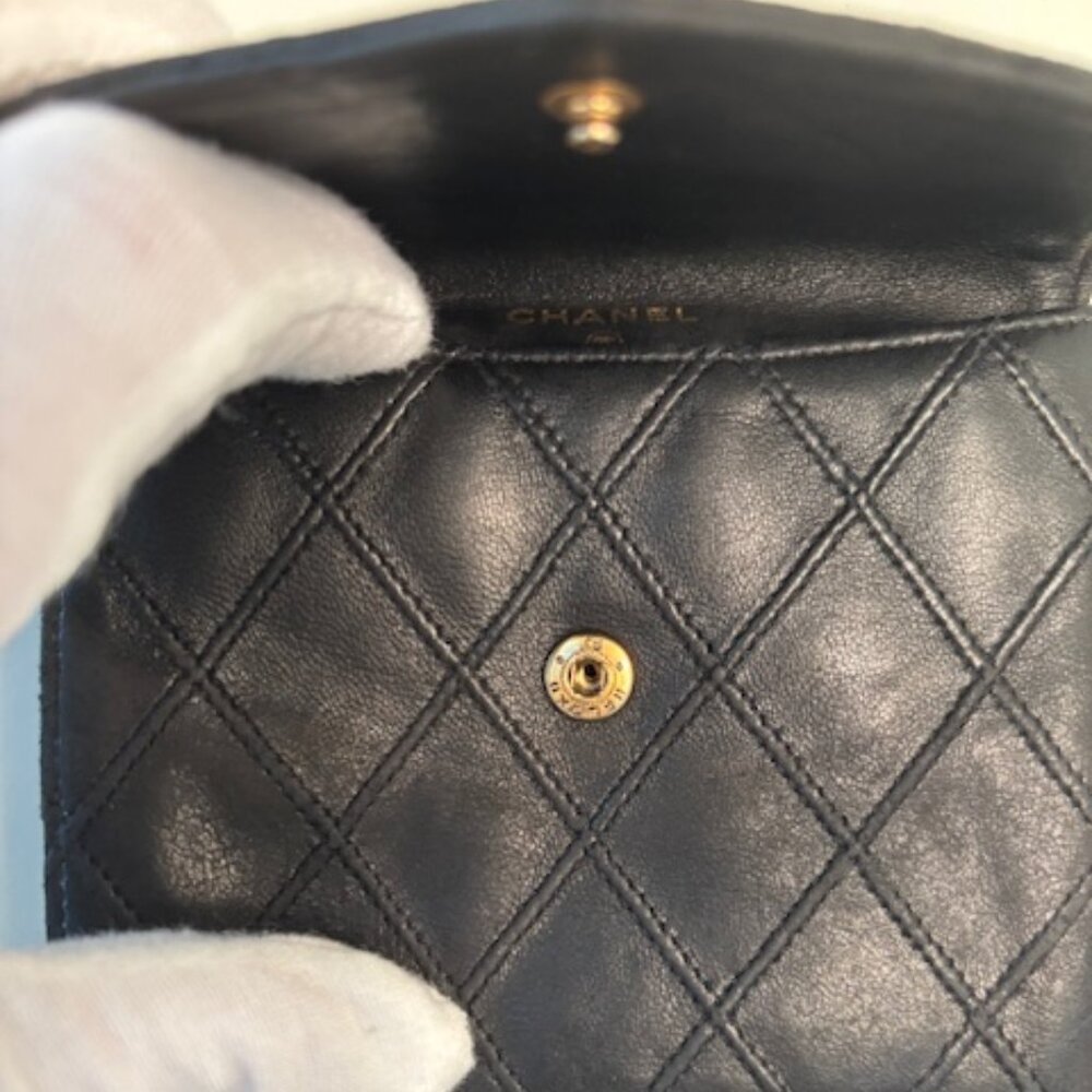 Chanel Classic Quilted Lambskin Compact Wallet (1994–1996) - Picture 9 of 12